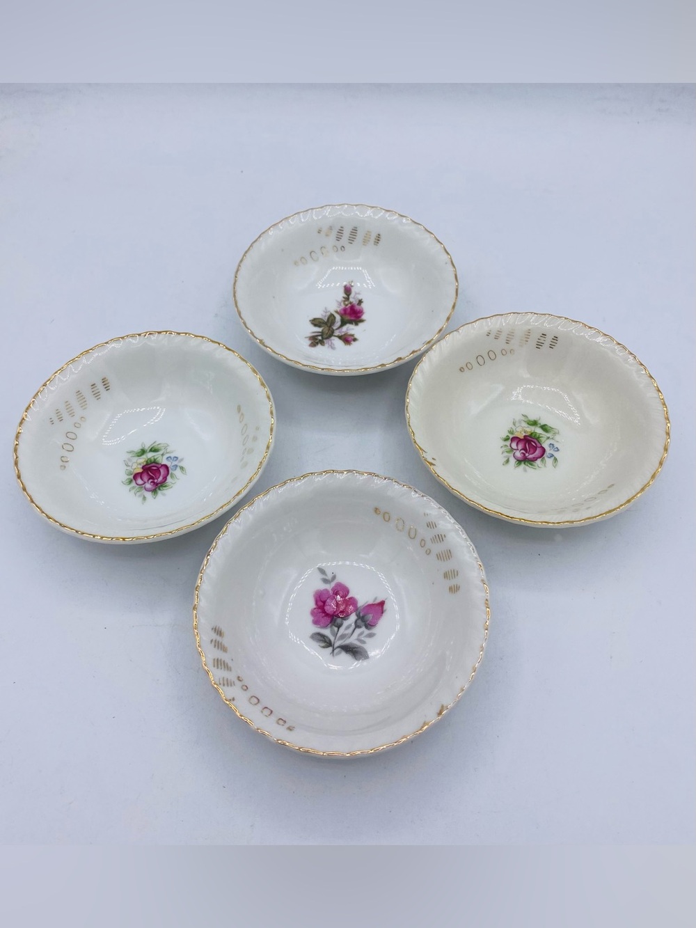 Vintage Homer Laughlin “Calirose” Pattern Gold Rim Small Dessert Bowls (Set 4)
